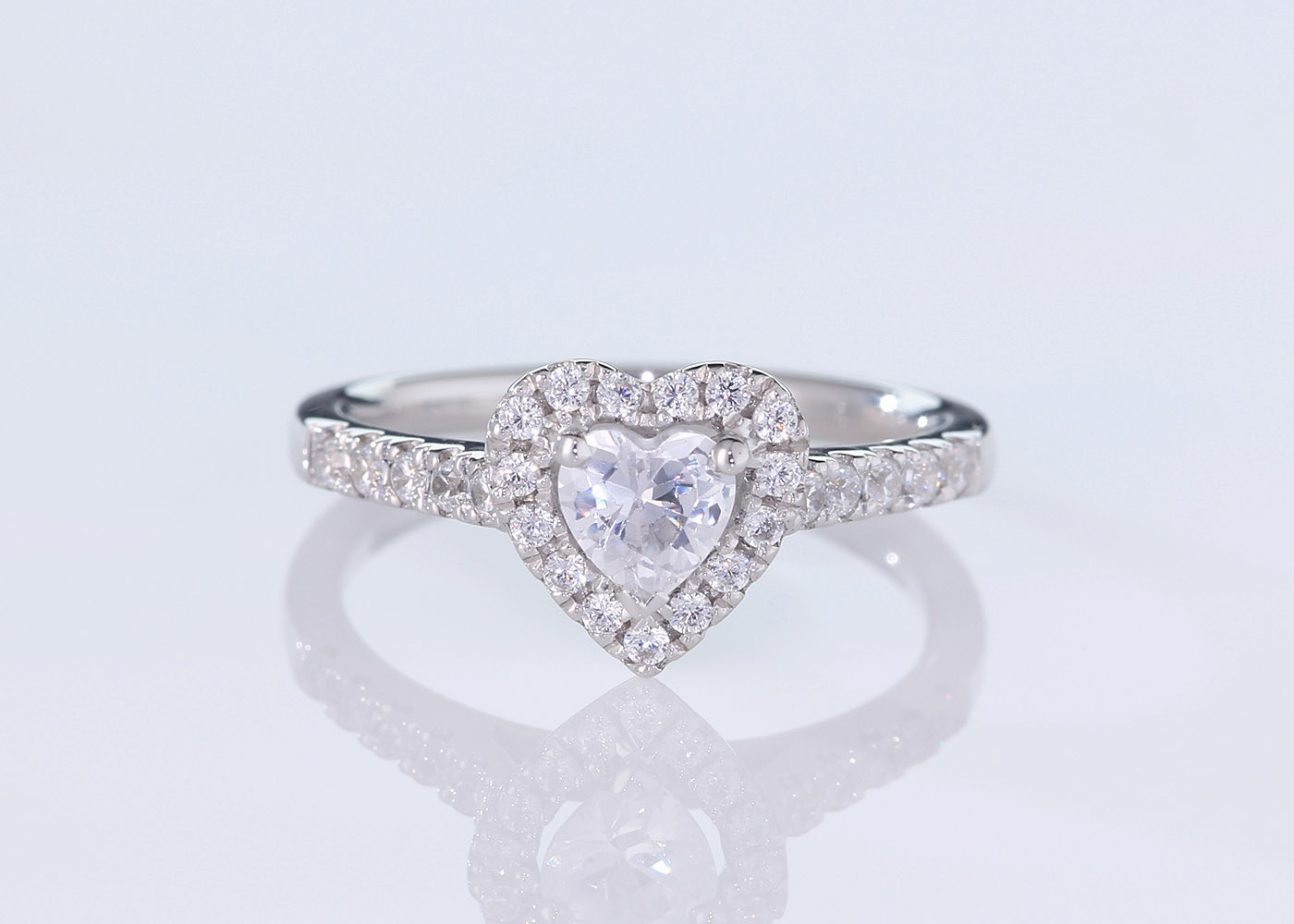Diamond Set Heart Bijou Diamond Ring in Platinum 360 image
