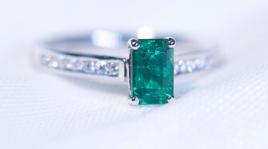 Gemstones that give us Christmas Vibes