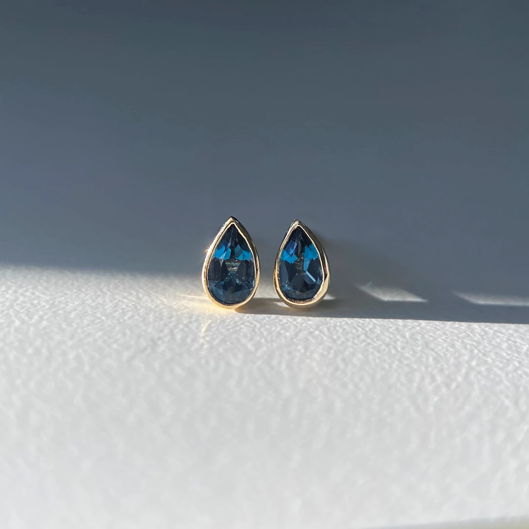 0.44ct Pear London Blue Topaz Stud Earrings in 9K Yellow Gold