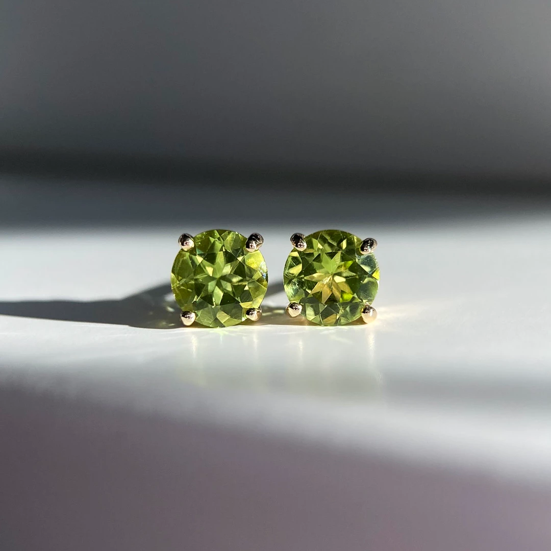 1.007ct Round Peridot Stud Earrings in 9K Yellow Gold