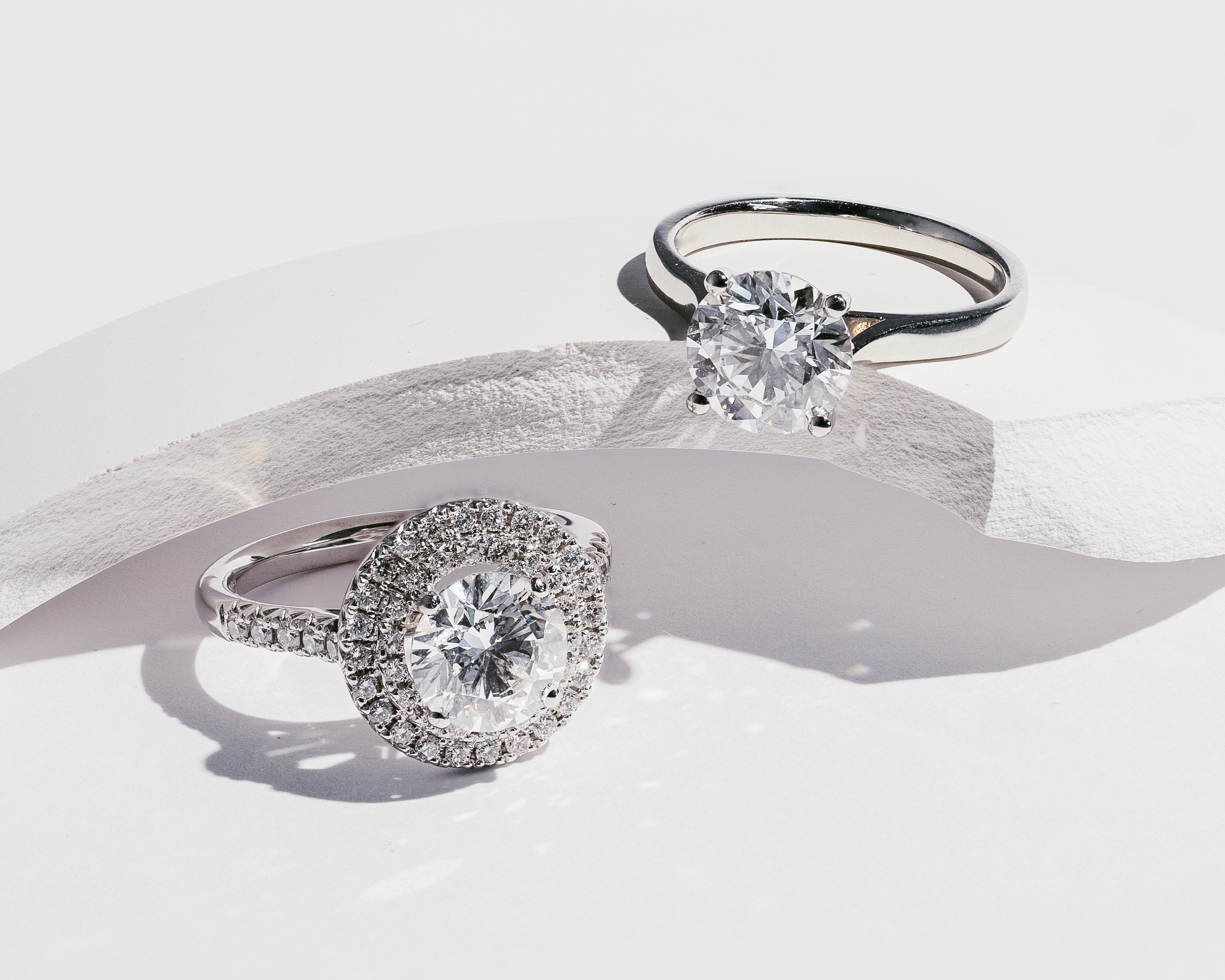 Round Cut Engagement Rings