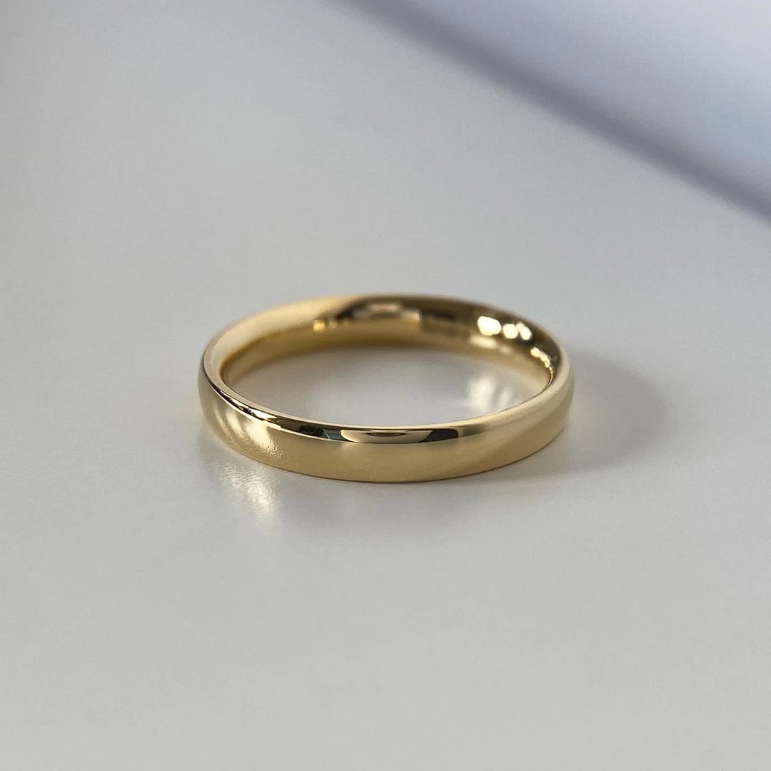 18K Yellow Gold 2.5mm Traditional Court Light Weight Wedding Ring
