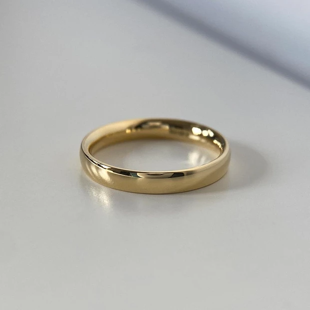 18K Yellow Gold 2.5mm Traditional Court Light Weight Wedding Ring