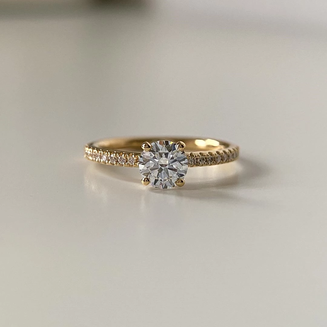 0.53ct Lab-Grown Round Diamond set Ring in 18K Yellow Gold