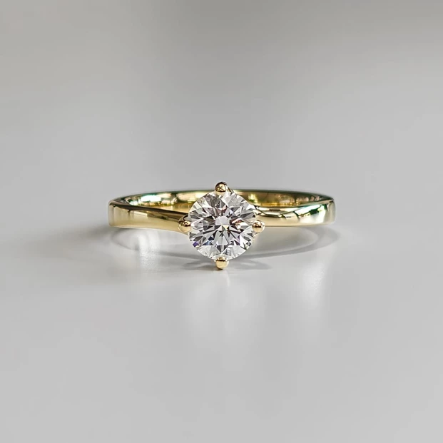 0.86ct Lab-Grown Round Brilliant Cura Diamond Ring in 18K Yellow Gold
