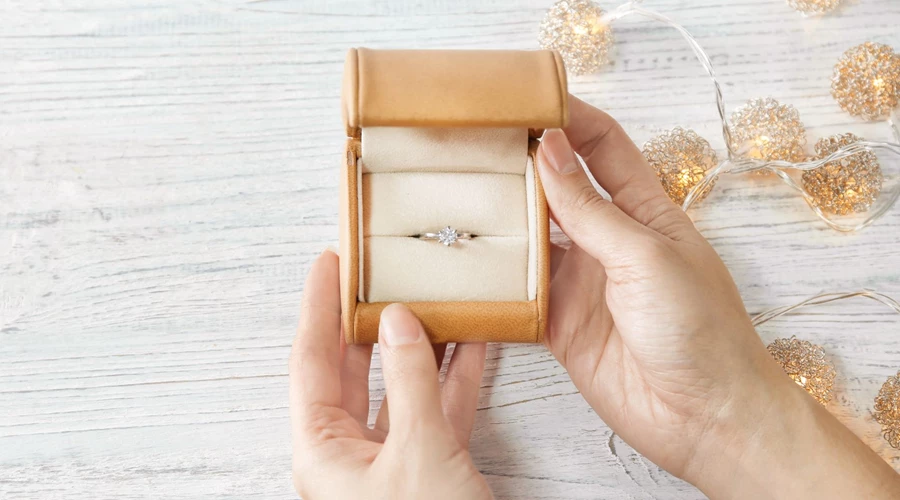 How to Buy an Engagement Ring on a Budget in 5 Simple Steps