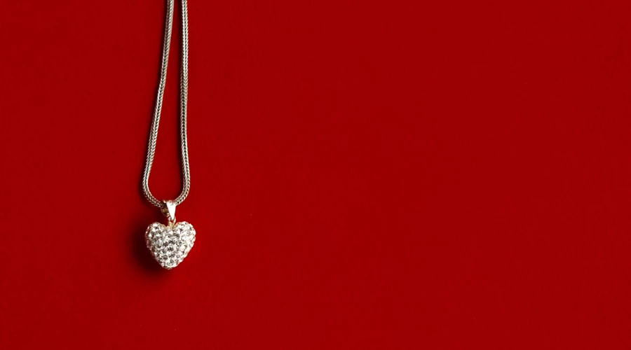Diamond Pendants you should be wearing this Valentine’s
