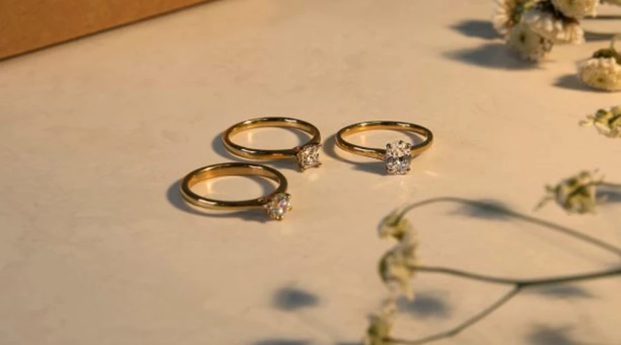 How to take photos of your Engagement Ring