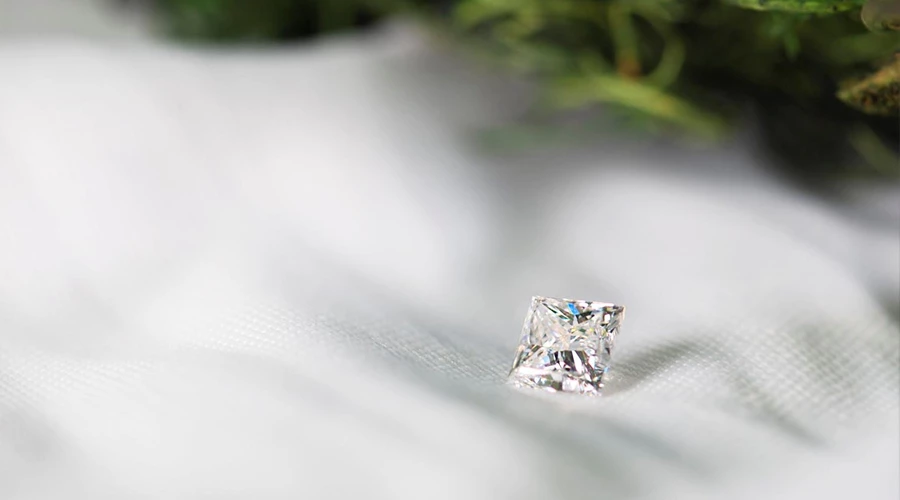 A Guide to Square Shaped Diamonds