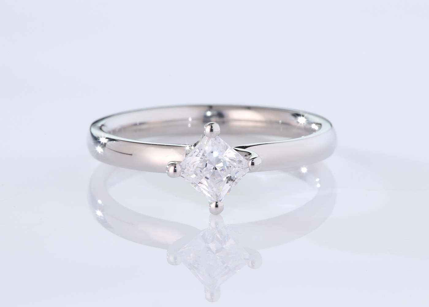 Princess Abbraccio Diamond Ring in Platinum 360 image