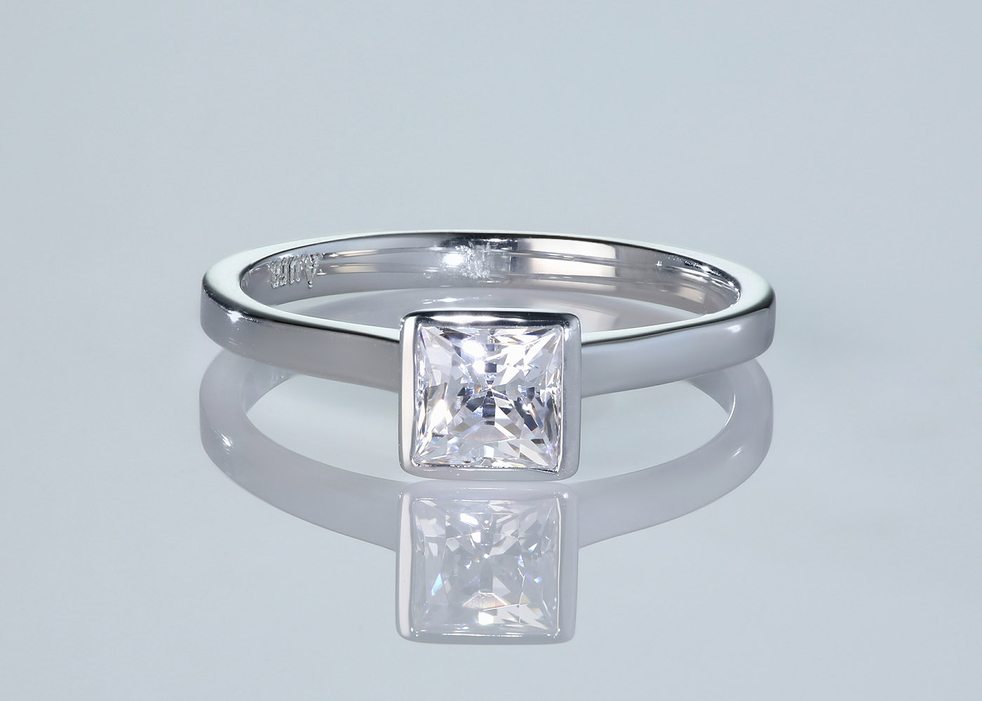 Princess Carina Diamond Ring in 18K Yellow Gold 360 image