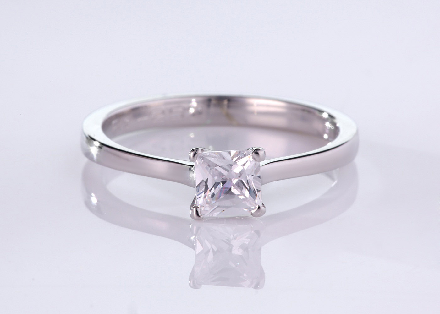 Princess Flor Diamond Ring in Platinum 360 image