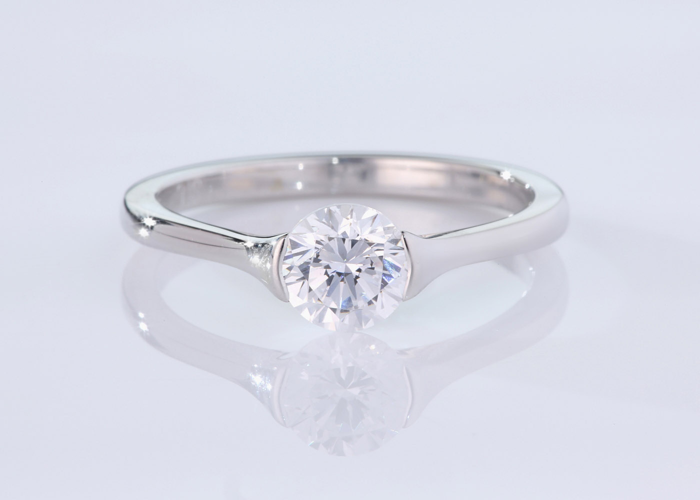 Round Brilliant Lealia Diamond Ring in Platinum 360 image