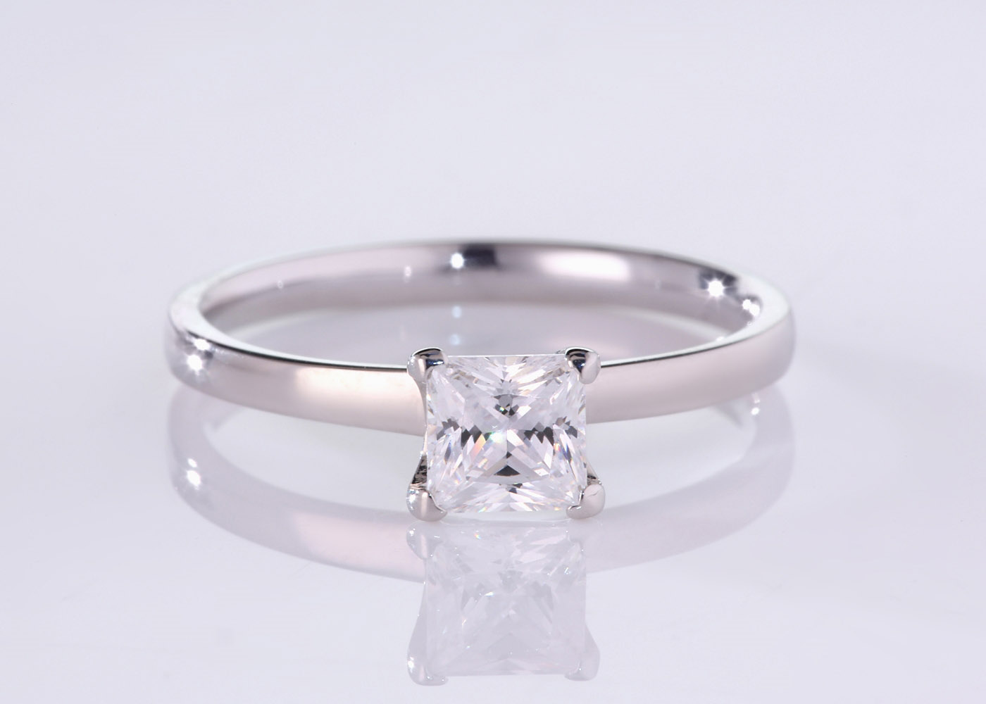 Princess Lusso Diamond Ring in 18K Yellow Gold 360 image