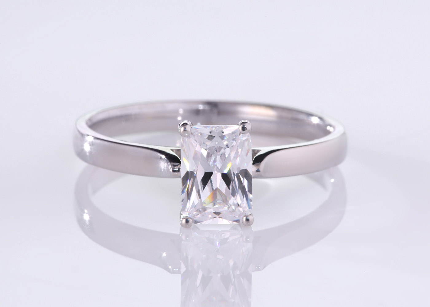 Emerald Rosa Diamond Ring in 9K Rose Gold 360 image