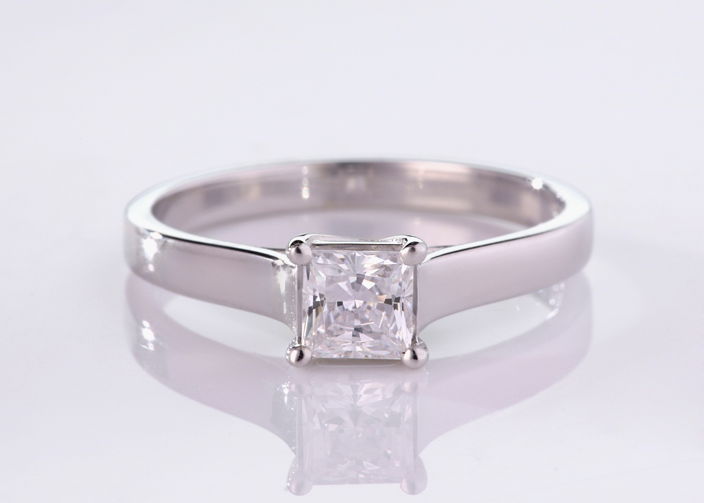 Princess Hita Diamond Ring in 18K Yellow Gold 360 image