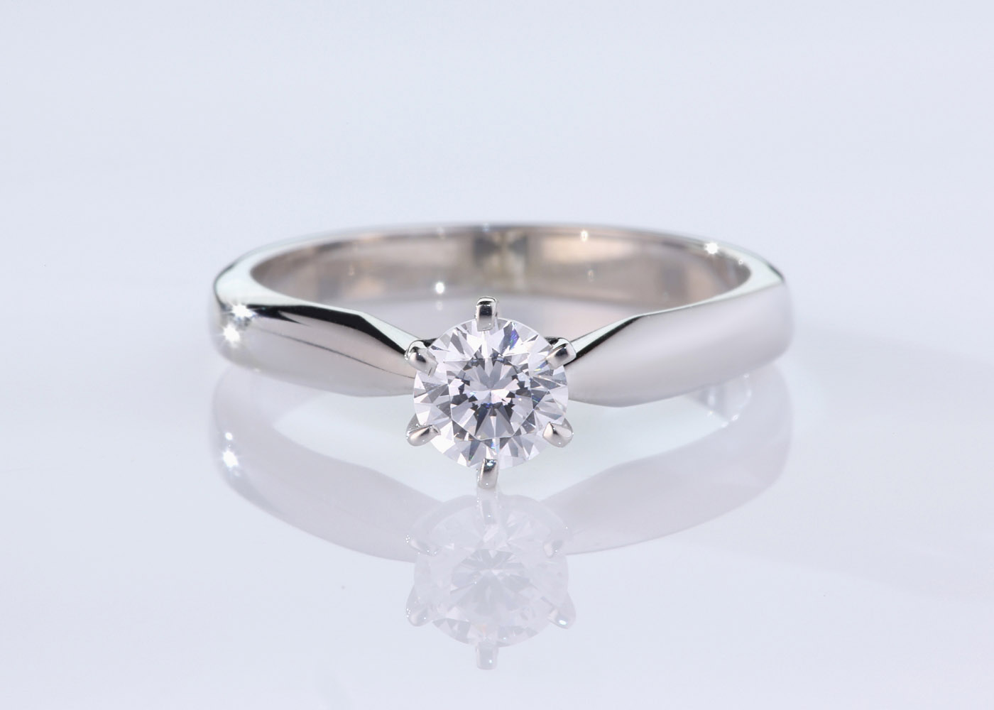 Six Claw Round Brilliant Amia Diamond Ring in Platinum 360 image