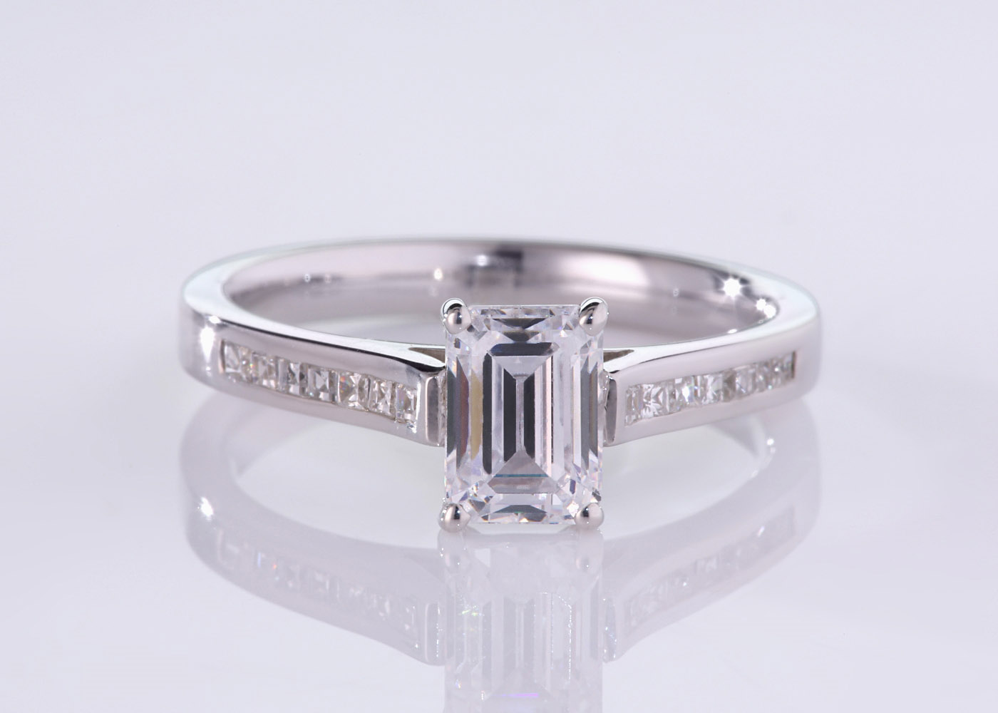 Diamond Set Emerald Jiya Diamond Ring in Platinum 360 image